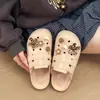 Sandálias Birkenstock de verão para exterior para mulheres, chinelos respiráveis com sola macia de camélia e girassol, sandálias silenciosas antiderrapantes para casa para mulheres