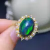 Anel de Opala Negra Natural Puro e Super Bonito com Cor de Fogo Completa e Pele Extra Clara. A Pedra Principal é de 10X14mm