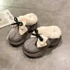 Pantuflas quentinhas e fofas para mulheres, novas e versáteis, pantuflas de algodão da moda outono/inverno 2026, fofas, forradas com pelúcia e detalhe de laço