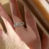 Elegante Anillo de Diamante de Encaje Plateado para Mujer, Elegante, Exquisito, de Nicho, de Alta Gama, Anillo Apilable, Lujo Accesible