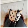 Bolso de Hombro Cruzado 2026 de Lunares Gran Capacidad Versátil para Viajes Diarios Bolso Tote de Mano Temperamento Viajes Diarios Simple Bolso de Axila