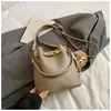 Bolsa Pequena Retrô de Luxo para Mulheres 2025 Nova Moda Versátil Bolsa Transversal Exquisita Bolsa de Ombro Único Bolsa de Axila Bolsa Saco