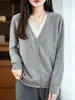 Elegante suéter de lana de dos piezas falso con cuello en V, 100% lana, corte ajustado, top esencial para ir al trabajo en otoño e invierno