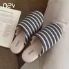 2026 Novas Pantufas de Tecido Estilo Primavera e Outono Casal Japonês Listradas para Casa Bico Fechado Confortáveis Silenciosas