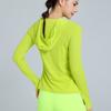 Roupas de Fitness Mulheres de manga comprida Correndo de secagem rápida Jaqueta com capuz Esportes respiráveis finos Top High Elastic Yoga Clothing para o verão