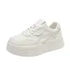 Zapatillas de caña baja de moda para mujer, zapatos blancos cómodos de suela gruesa para estudiantes de otoño 2026, zapatos casuales para exteriores para mujer