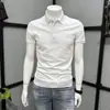 Nova Camisa Polo Masculina da Moda, Camisa Versátil com Colarinho Tendência para o Verão com Textura de Bordado de Alto Padrão, Elegante Slim Fit de Manga Curta