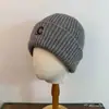 Gorro de Punto Bordado con Letra Simple Coreano para Estudiantes Parejas Otoño e Invierno Casual Versátil Protección para los Oídos Cálida Gorro de Lana Pullover