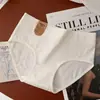 Blanco puro, Grado A, algodón sin blanquear, tiro medio, bragas de triángulo sin costuras, diseño simple y elegante, refuerzo antibacteriano 7A, ropa interior femenina transpirable y amigable con la piel