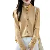 Top de Punto Falso Dos Piezas para Mujer Otoño/Invierno 2026 Nuevo Cuello Estiloso Capa Base Cardigan Moda Versátil Suéter Tendencia