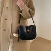 Bolso tipo saddlebag de estilo retro francés, bolso cuadrado pequeño simple, moderno y a la moda, bolso de mano versátil para el uso diario