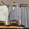¡Lesión! ¡Nuevo Cárdigan de Punto con Cuello Redondo! Tejido de punto trenzado Ropa de punto Chaqueta 25 Estilo Otoño e Invierno 481477