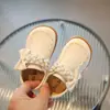 Sapatos de Couro para Meninas 2026 Outono Nova Moda Sapatos de Couro com Pérolas Estilo Britânico Sapatos de Princesa com Laço Sapatilhas de Strass para Crianças