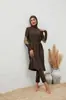 Moda Estrangeira Conjunto Casual de Moda Praia Feminino Três Peças, Vestido Cor de Café com Gola Redonda, Calça de Cintura Alta Estilo Conservador