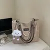 2025 Nova Bolsa de Ombro Casual para o Outono e Inverno Estilo Coreano Bolsa de Axila Fashion e Relaxada Bolsa Tote de Corrente de Nicho