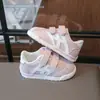 Zapatos de Vestir Individuales Elegantes para Niños 2026 Nuevo Estilo Primavera y Otoño Zapatos Blancos con Velcro para Niños Pequeños para Niñas y Niños, Zapatos Cómodos para Caminar