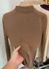 Blusa T-shirt Leve de Manga Longa com Gola Alta Estilo Coreano e Design de Lantejoulas para Mulheres, Top Estiloso e Versátil para Primavera/Verão 2026