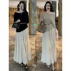 Conjunto de verano de moda hecho a medida: conjunto de top asimétrico de hombros descubiertos y falda de estilo francés nuevo y moderno