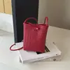 Bolso tejido de nicho único para mujer, nuevo modelo 2026, bolso versátil de hombro y cruzado, exquisito mini bolso para teléfono, bolso de mano pequeño