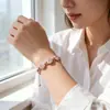 El Brazalete de Flor de Ciruelo de Alta Calidad de Gvc Ji es Sencillo, Ligero y Lujoso, Diseño de Nicho, Versátil y Ajustable Brazalete de Flor de Pétalo
