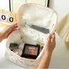 Nova Bolsa Feminina Acolchoada de Armazenamento Grande Capacidade Doce Estudante Portátil Bolsa de Mão Macia Necessaire