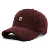 Novo Chapéu de Street Fashion Casal Estilo Coreano Boné de Beisebol Simples Metal R Logo Esportes de Lazer ao Ar Livre Boné com Aba