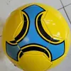 Bola de Futebol de Espuma Preto e Branco Costurada à Máquina Nº 5, Tamanho Padrão para Provas e Competições de Alunos do Ensino Fundamental, Bola de Futebol para Estudantes no Atacado