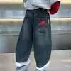 Jeans Geniales para Niño Otoño 2026 Nuevos Pantalones de Pierna Curva para Bebé Estilo Callejero Elegante Pantalones de Primavera Otoño para Niños Modernos