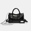 Bolso de Motocicleta con Remaches de Moda 2026 Nuevo Estilo Bolso de Mano de Alta Gama para Mujer Estilo Chica Spicy de Nicho Bolso Tote Cruzado