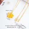 Colar Puzuoqiang Protetor de Cor Ouro Brilhante 24K Abridor Trevo de Quatro Folhas com Gelo Triturado e Diamante Inlaid Corrente para Clavícula Versátil Luxo Leve para o Dia a Dia