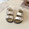 Sandalias Casuales de Moda Abiertas para Niñas 2026 Verano Nuevas Sandalias Cómodas de Suela Suave Sandalias Antideslizantes Birkenstock para Niños