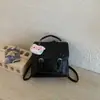 Mochila Novedad Primavera 2026 Estilo Coreano Nicho Linda con Relieve para Mujer, Bolso de Mano Versátil Ligero para Viajes