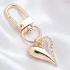 Lujo Ligero Chapado en Oro Full Diamante Charm Hebilla en Forma de D Colgante Hueco en Forma de Corazón Accesorios para Bolsos Llaves Fábrica Stock Mayorista