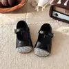 Zapatos de piel para niña 2026 modelo nuevo de primavera zapatos de princesa estilo Chanel para niña zapatos de actuación para bebé niña versión coreana con lentejuelas