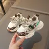 Zapatos Deportivos para Niños Primavera y Otoño 2025 Nuevo Estilo Malla Suela Blanda Zapatos de Papá Zapatos para Niñas Zapatos Casuales para Bebé