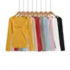 Camiseta de Manga Larga Cuadrada con Tirantes Cruzados, Moderna y Elegante para Mujer, Nuevo Modelo de Primavera, Versátil Camisa Base de Color Sólido Ajustada