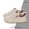 Zapatos blancos para mujer 2024 de moda nuevos estilo coreano para estudiantes ins zapatos de moda suela gruesa zapatos casuales elegantes combinan con todo venta al por mayor
