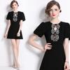 Vestido Negro Corto Estilo Hepburn de Alta Gama Verano 2024 Manga Corta Farol Calado Lazo Jacquard Vestido de Mujer