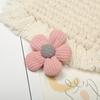Fábrica en stock de tela de punto de dibujos animados de cinco pétalos de flores hechas a mano DIY tocado para niños accesorios para el cabello zapatos y calcetines Accesorios al por mayor