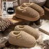 Zapatillas de algodón pequeñas con forma de pan para mujer, colección invierno 2026, con talonera, antideslizantes, aptas para uso en interiores, proporcionando calidez y protección contra el frío, diseño unisex