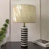 Nueva Lámpara de Mesa de Gravedad de Mármol Danés Lámpara de Diseñador con Rayas Blancas y Negras Lámpara de Mesa Decorativa Simple