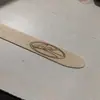 Procesamiento máquina de marcado láser de fibra personalizada letras metálicas grabado láser letrero proceso plástico máquina de marcado láser pequeña