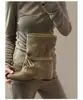 Botas de Renda Estilo Retrô com Cadarço e Babados para Mulheres Tendência Outono 2026 Salto Baixo de Calçar Emagrecedoras Modernas Versáteis Botas de Moda