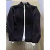 Nueva colección de otoño e invierno para hombre Cleanfit: un cárdigan de punto de estilo relajado con cremallera, que presenta un aspecto de alta gama y un cuello alto