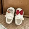 Zapatos de Peluche para Niñas 2026 Otoño/Invierno Nuevo Estilo Niños Suela Suave Forro de Felpa Zapatos tipo Birkenstock Niña Pequeña Dos Capas Algodón Cálido Zapatos de Algodón