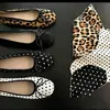 Sapatos Baixos Femininos com Estampa de Leopardo e Bolinhas Laço Boca Rasa Primavera 2026 Novos Bico Redondo Sapatilhas Retrô