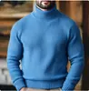 Suéter masculino novo para outono e inverno em estoque para comércio exterior, malha elástica slim fit europeia e americana, suéter de gola alta com listras verticais em cor sólida