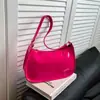 La popular bolsa de axila de este año es el nuevo bolso de hombro de moda versión coreana nicho 2026, un bolso cuadrado pequeño versátil de color sólido