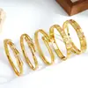 Pulsera de acero inoxidable de moda estilo coreano para mujer, elegante y versátil, diseño único, llena de diamantes, popular en línea, joyería de lujo ligero al por mayor