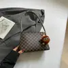 Moda para o Trabalho Retrô Casual Verão 2026 Novo Estilo Pingente Casual Simples Grande Capacidade Manual de Ombro Pequena Bolsa Quadrada